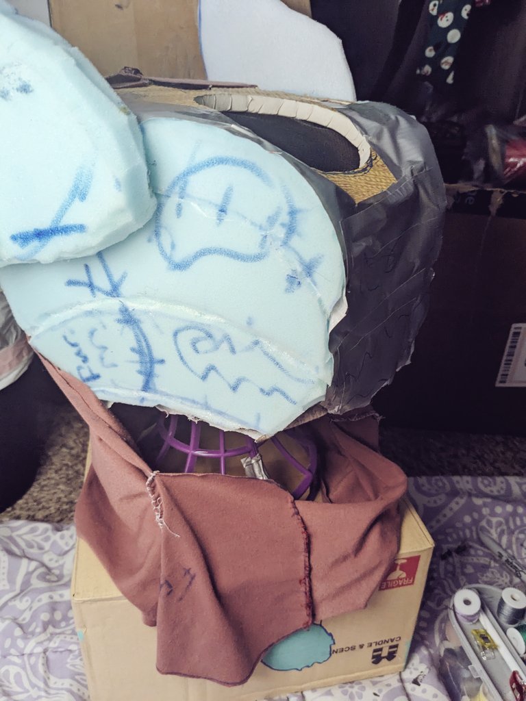 FLUFFYGOLDY's tweet photo. Lining on this boy is finished! #fursuitmaker #Protogen #Protogenmaker #foamprotogen https://t.co/fdcHvfkn3n