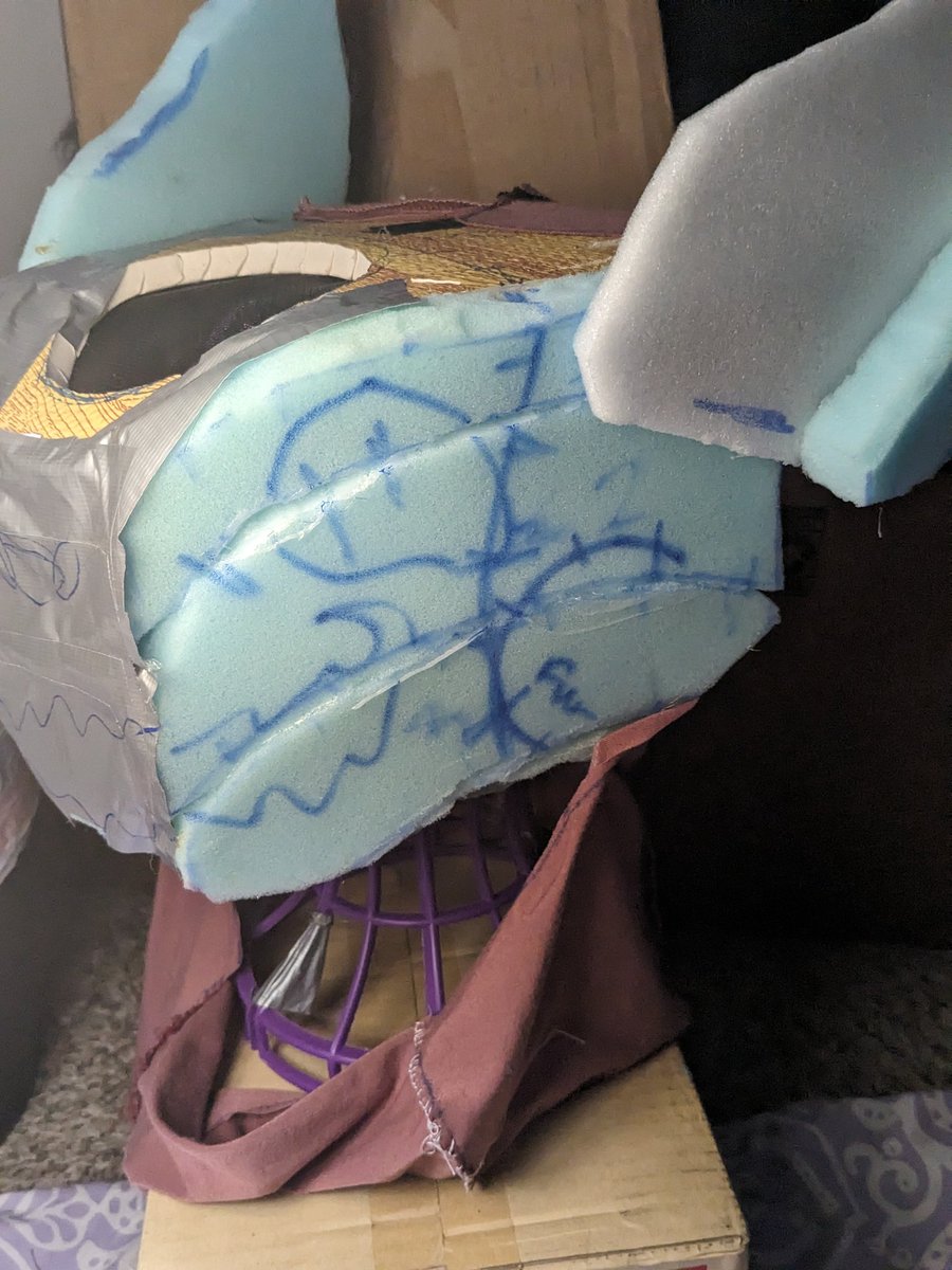 FLUFFYGOLDY's tweet photo. Lining on this boy is finished! #fursuitmaker #Protogen #Protogenmaker #foamprotogen https://t.co/fdcHvfkn3n
