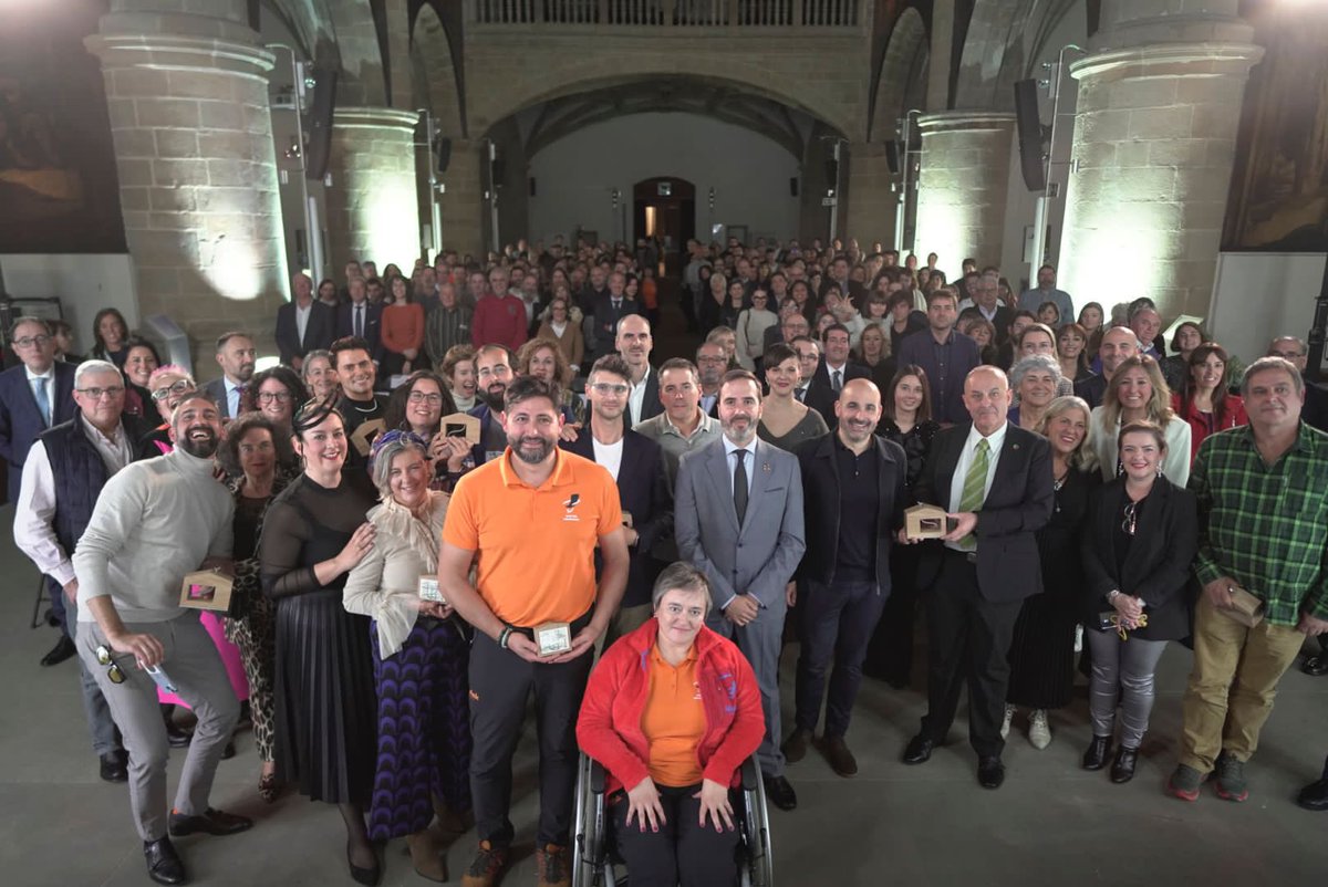JHurtadoGV's tweet photo. Zorionak a todos los premiados!

#Turismo🧳
🏆@Ekobideak
🏆#KoraLiving
🏆@GoierriTurismo
🏆Javier Fuertes #TrokaAbentura
 
#Comercio🛍️
🏆#CalzadosTello
🏆#HelmetHouse
🏆#Indi&amp;Cold
🏆#Customeus @andoni_calvo
🏆#DELA #LaGuardia
 #Consumo
🏆@EkaAkuv
🏆@Ekhilur
🏆@RadioPopular https://t.co/sCW7yoiNOE