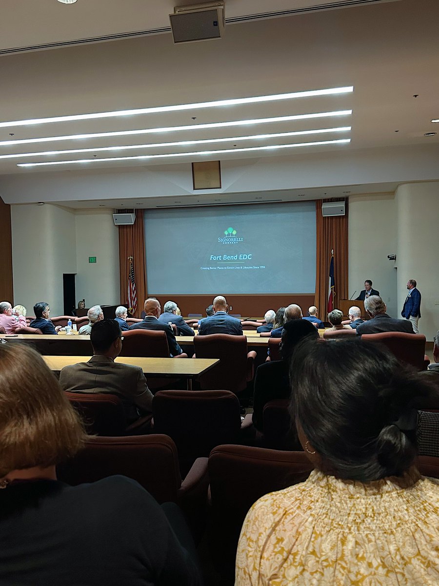 On Thursday, Signorelli presented an insightful overview of phase 1 of Austin Point, which will feature 421 homes, to EDC members. Austin Point is slated to be the largest master-planned community in #FortBendCountyTX in over 20 years and we are excited to watch it grow!