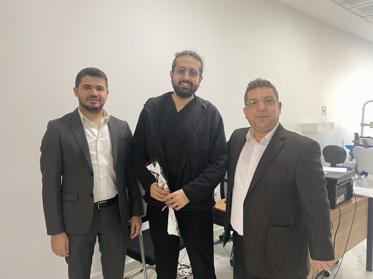 22 Kasım Dünya Diş Hekimleri Günü Münasebetiyle Hastane yöneticilerimiz  tarafından Hastanemiz ve Hızmalı ek hizmet binamızdaki diş hekimleri ziyaret edilerek karanfil dağıtılıp günleri kutlandı.
<a href="/saglikbakanligi/">T.C. Sağlık Bakanlığı</a>
<a href="/sanliurfaism/">Şanlıurfa İl Sağlık Müdürlüğü</a>
<a href="/azekiguler/">Ahmet Zeki Güler</a>