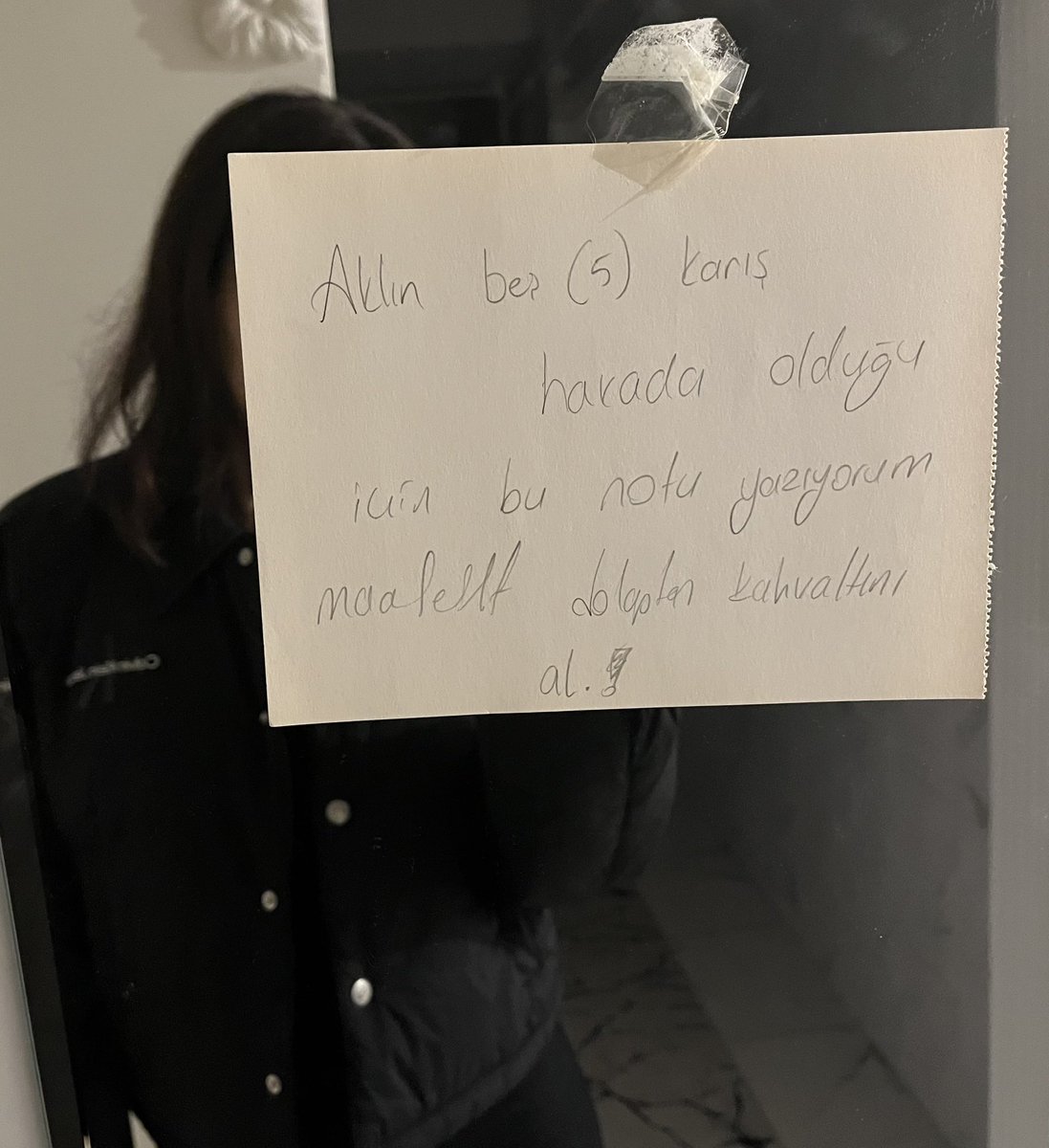 hatceetotu's tweet photo. keşke beş olsaydı güzel kardeşim benim ayrıca yapıştırdığın o koli bandının da ben ağzına tükirim https://t.co/r2yfr20khW