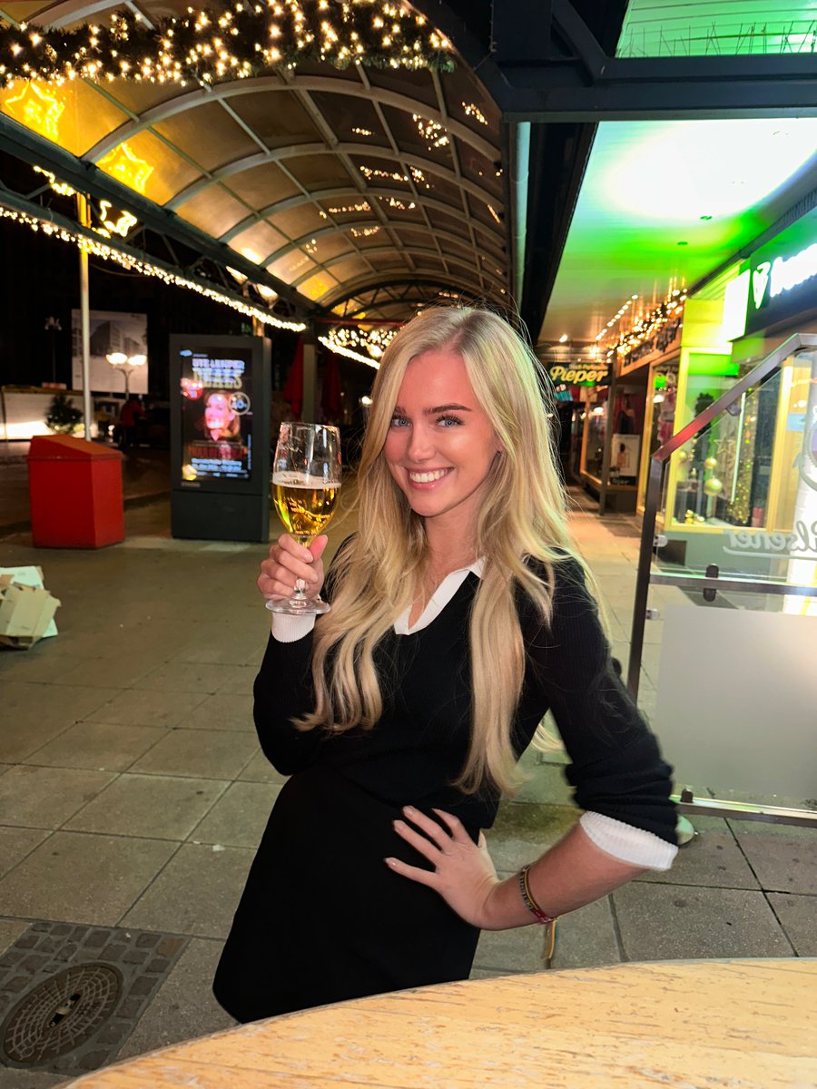 EvaVlaar's tweet image. Cheers to the fact that the PVV has just absolutely crushed the Dutch establisment. 🎉🎉🎉

The nationalist right wing is so back. 🇳🇱