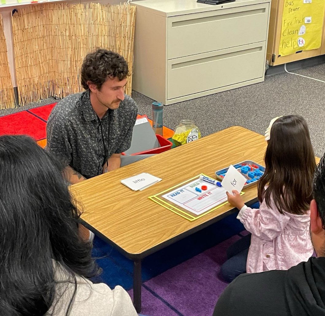 FoothillOakElem's tweet photo. Thinking back to last week and how awesome it was to see our Roadrunners showing off their leadership skills with #studentledconference  🏫🎓#vista #vusd #vistaunified #vistaunifiedschooldistrict #jungleofjoy  #lim #foothilloak #fho https://t.co/XPWgfF0cYd