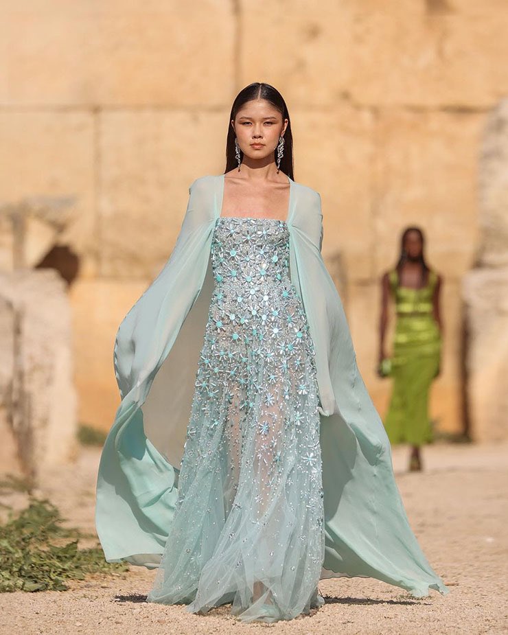 upnextdesigner's tweet photo. Lisa wearing Georges Hobeika https://t.co/m3faPCNCBV
