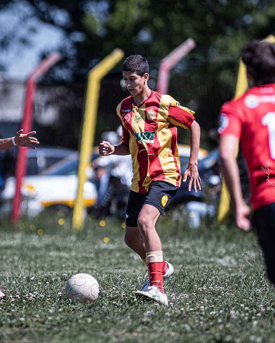 siempre contigo hermano…..Te toco pasar por un montón de cosas y vos siempre te levantabas a pesar de todo, mucha gente va a criticar o opinar , pero vos siempre en la tuya sin dar importancia a nadie, perseguí ese sueño que tanto deseas desde chico, te adoro.