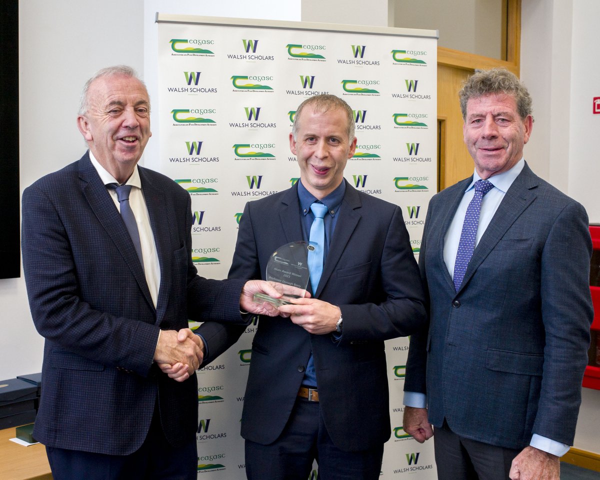 teagasc's tweet photo. Professor Donagh Berry was the Walsh Scholars Alum Award Winner. Donagh Berry has been the Director of @VistaMilk since 2018 and a Research Geneticist with Teagasc since 2003.
Read more here https://t.co/Vva6qGgO31
#TeagascWalshScholars https://t.co/5VPqHARCEQ