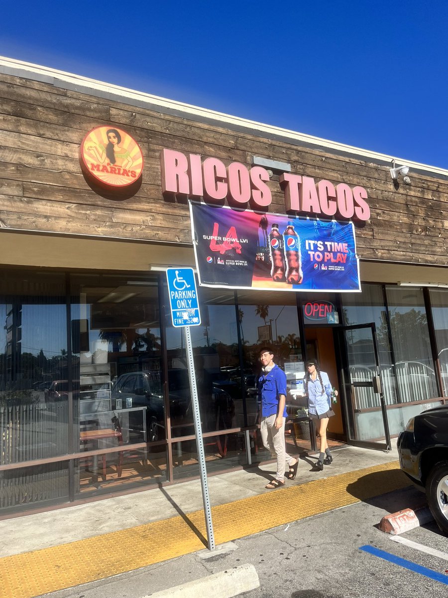 TeamGumball5's tweet photo. If the place look like this and they ain’t got no AC you know the tacos slap. 😂 #LAsFinest https://t.co/GYFf2qE0L9