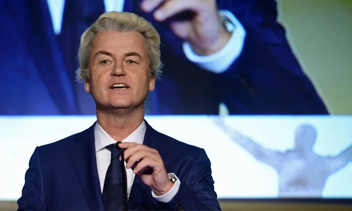 HaberReport's tweet photo. #SONDAKİKA Hollanda’da Dilan Yeşilgöz değil, Türk düşmanı Geert Wilders başbakan oluyor. https://t.co/MxdxLBuRH7