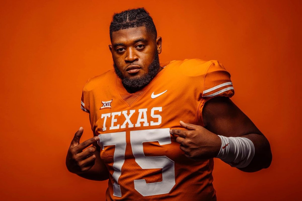 JeanineChat's tweet photo. Happy Birthday To one of my favorite ⁦Longhorn 🧡🤍⁦@_Fxmousjayyy_⁩  ⁦@TexasFootball⁩ https://t.co/4BzpjbaoaN
