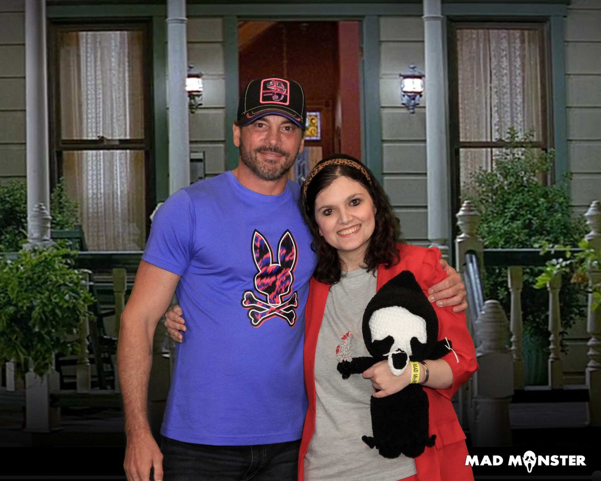 Finally can share my photo op pics without my shadow in them.

#Scream #NeveCampbell