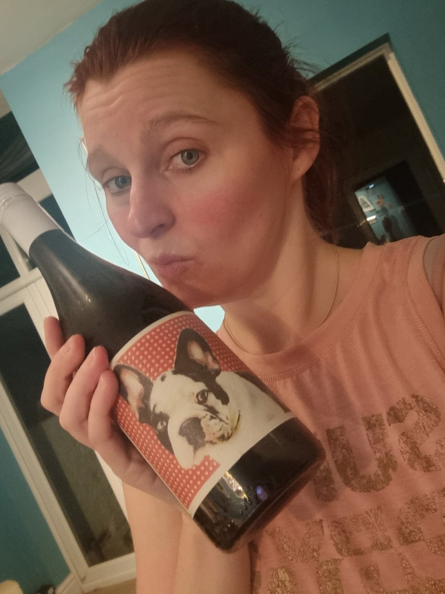 aimingelsewhere's tweet photo. If you're anything like me, you might have been struggling for workout motivation recently. Its dark and is it just me, or is winter food the best? I had to haul myself onto a workout earlier and remind myself why I needed to do it... π #workoutforwine #ificanyoucan https://t.co/UW1bKp9c1v