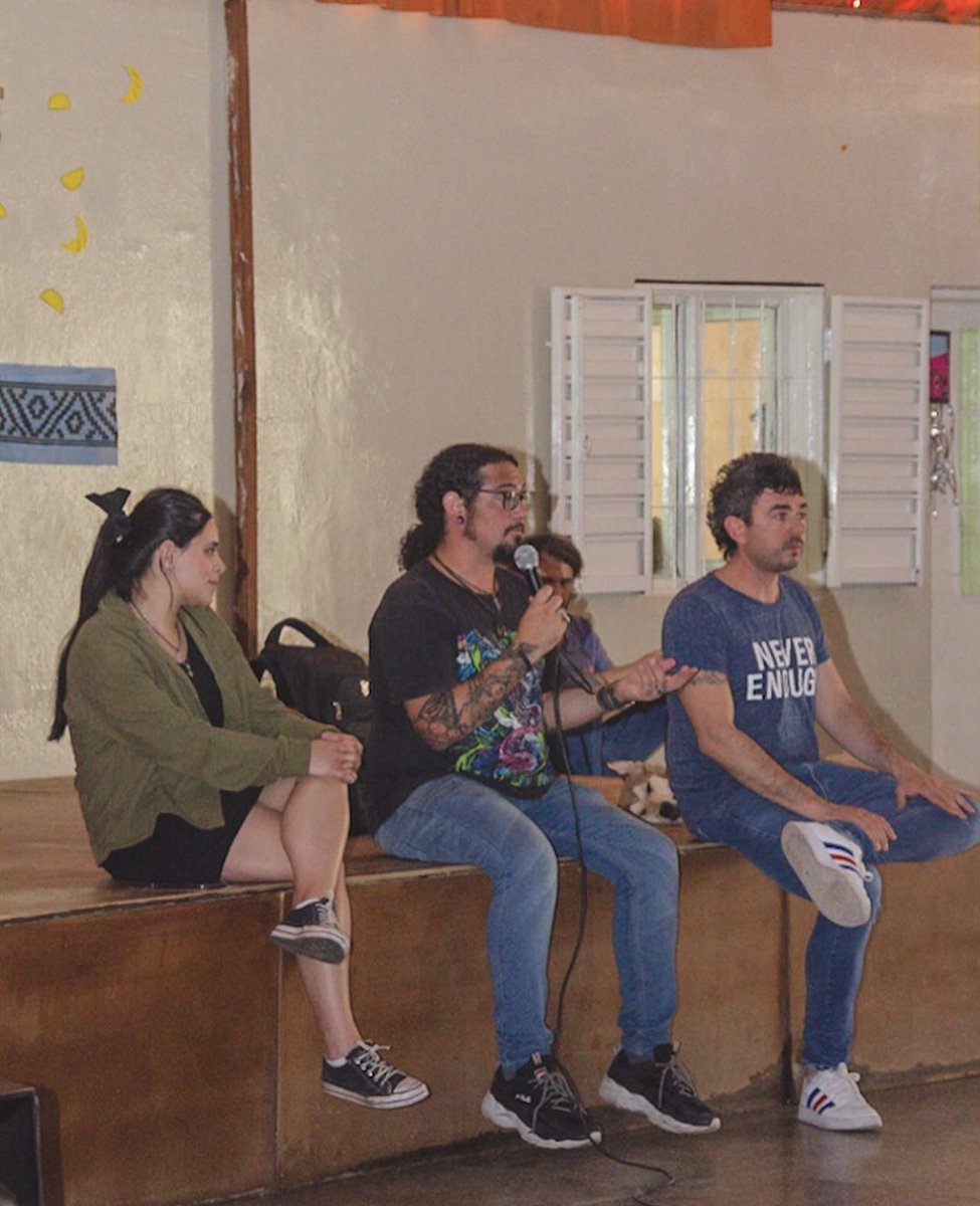 JuventudMuniCba's tweet photo. 👉En el marco del Programa IMPACTÁ, charlamos con los y las estudiantes sobre los procesos de adicción y las herramientas clave con las que contamos en estos casos 💪

📲Escribinos por privado y vamos a tu cole! 😊

#CórdobaCapital #CadaDíaMejor https://t.co/w6uqi2KeRg