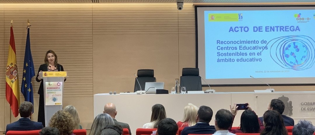 Asistimos hoy a la entrega de reconocimiento a los Centros educativos sostenibles en el ámbito educativo concedido por <a href="/educaciongob/">Ministerio de Educación, FP y Deportes</a>
Acto inaugurado por  la directora general de Evaluación y Cooperación Territorial del Ministerio Dña. Mónica Domínguez García.
¡Enhorabuena! 👏🏻👏🏻👏🏻