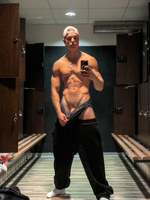 Time to shave today! 🪒😇 Are you.. Team shaved -> Like  Team unshaved -> Retweet  #fitness #muscle #daddy<a href="/tag/fitness"class="tags"><span>#fitness</span></a><a href="/tag/cute"class="tags"><span>#cute</span></a><a href="/tag/muscle"class="tags"><span>#muscle</span></a><a href="/tag/boys"class="tags"><span>#boys</span></a><a href="/tag/daddy"class="tags"><span>#daddy</span></a>