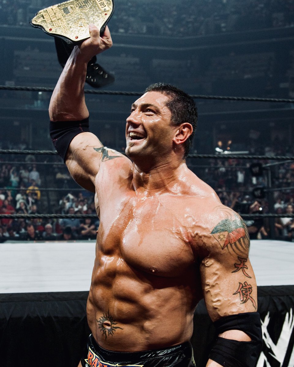 Dave Bautista aparece com visual intimidador na primeira imagem do