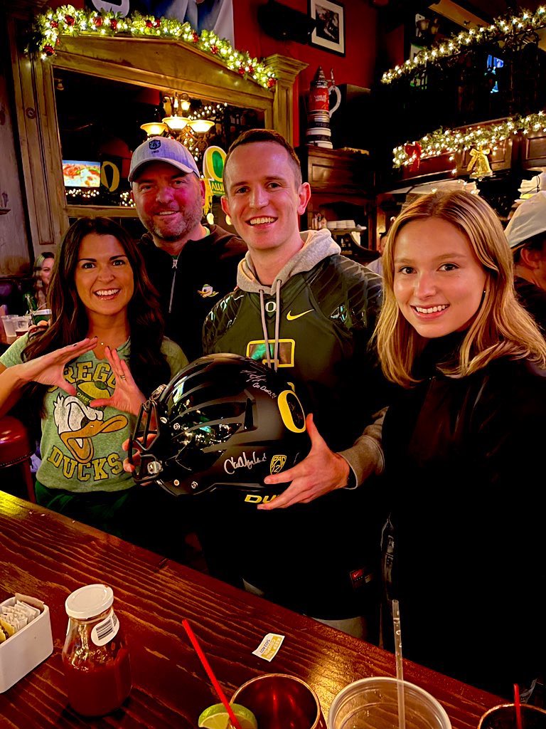 NYCDucks's tweet photo. Happy Thanksgiving!
REST UP, because it’s OSU WEEK 😤
🟡 Fri Night @ 8:30pm ET
🟢 Legends (on w33rd)
🟡 No reservations required
🟢 “Coming Home”, “Shout”, “Mighty Oregon”… come experience #AutzenEast !
(FYI - we will be having a watch party Fri 12/1 for Pac-12 Championship!) https://t.co/bdBGkou4ux