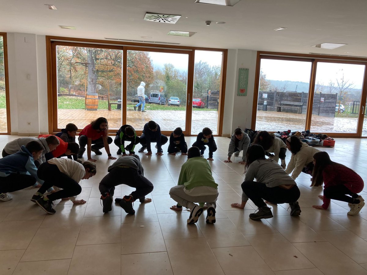 ceipcampocharro's tweet image. Y.. mientras tanto en Soncillo… #excursiones #crearrecuerdos #classroominnature #aulasdelanaturaleza #inmersionlingüística #somoscampocharro 
#creandopiña