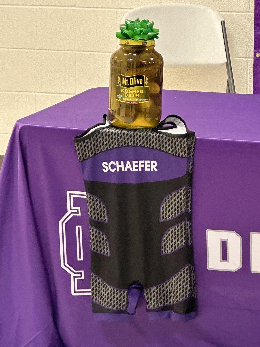 DCHHornets's tweet image. CREEK pride-Thank you fam, staff, friends, teammates, MS &amp;amp; HS coaches who made Skylar’s signing to @UMOAthletics an amazing event! Mindful of making weight @MtOlivePickles were on hand instead of 🍰! Congrats Skylar! #PickleTown #engageCPS #womenswrestling #fromhornettotrojan