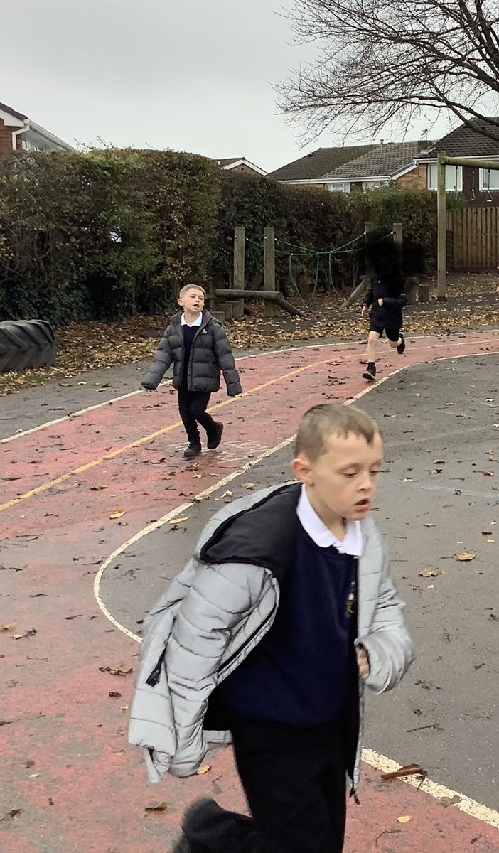IPMATTowngate's tweet photo. #Year3tpa, are going to be super fit! Here we are completing our daily mile today. #DailyMiletpa, #PEtpa. https://t.co/EA68sTT7EV