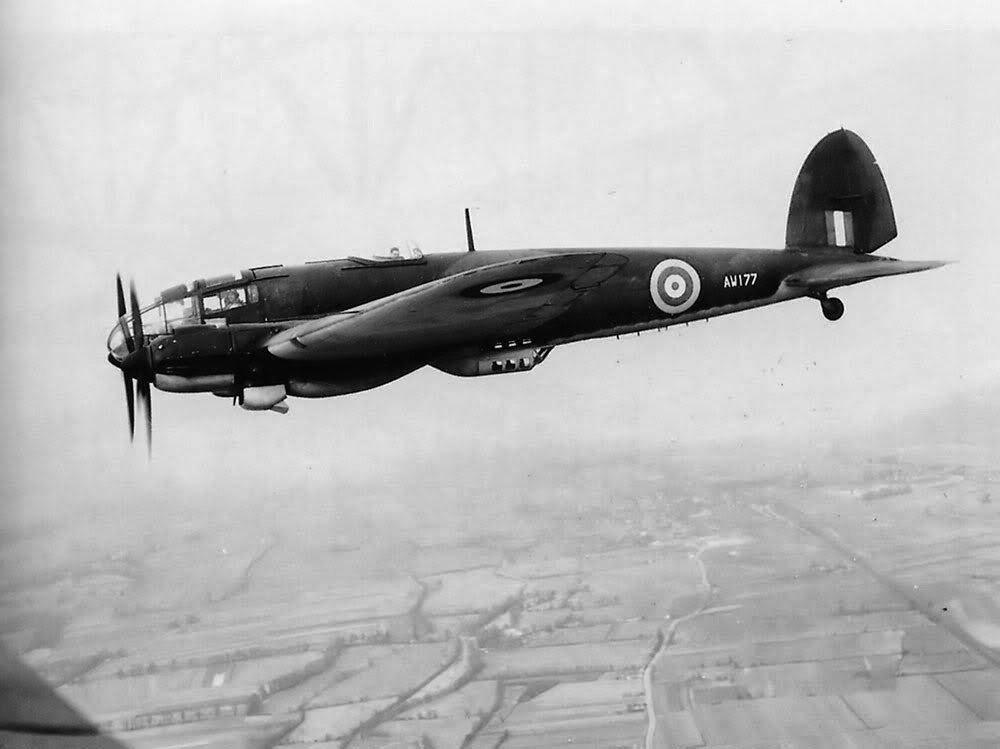 andrewsp2009's tweet image. #WW2 A Heinkel 111 crashed in Feb 1940 beside North Berwick (Scotland) and was taken South for testing and painted in RAF colours as part of the 'Rafwaffe'. (They even had captured Messersmitt  bf109's) #WorldWarTwo #History