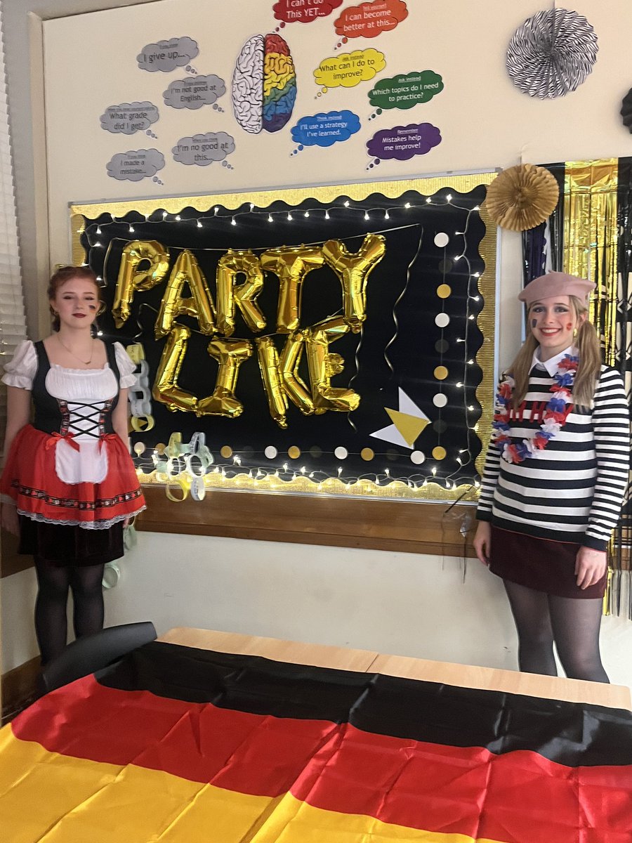 GHSModernlang's tweet photo. Hollie and Ellie presented so well at the P.7 Parent’s Open Evening tonight! Proud to promote French and German! @GlenrothesHS https://t.co/tWCPDHaROr