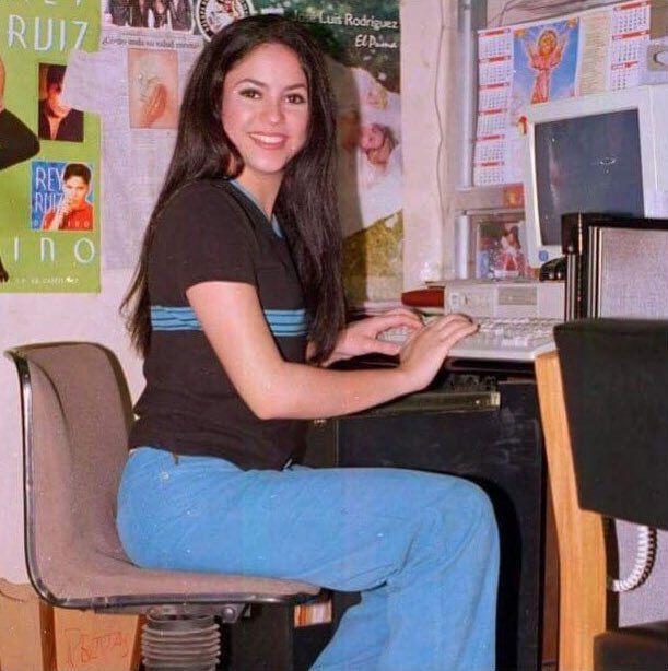 🚫Error Común en #MarketingDigital: Ignorar la investigación de mercado. No entender a tu audiencia, es como navegar sin brújula. Investiga, conoce a tus clientes y construye desde allí. La empatía es clave. #InvestigaciónDeMercado