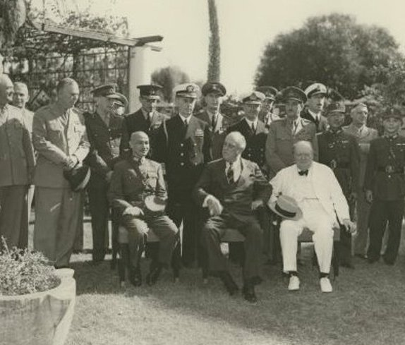 TammiMinoski's tweet image. #OTD 1943: Enroute to #TehranConference, President #FranklinRoosevelt stopped in Cairo for talks with UK Prime Minister Churchill and Chinese President Chiang Kai-shek. Early on November 27th, FDR boarded a plane bound for Tehran. #MilitaryHistory