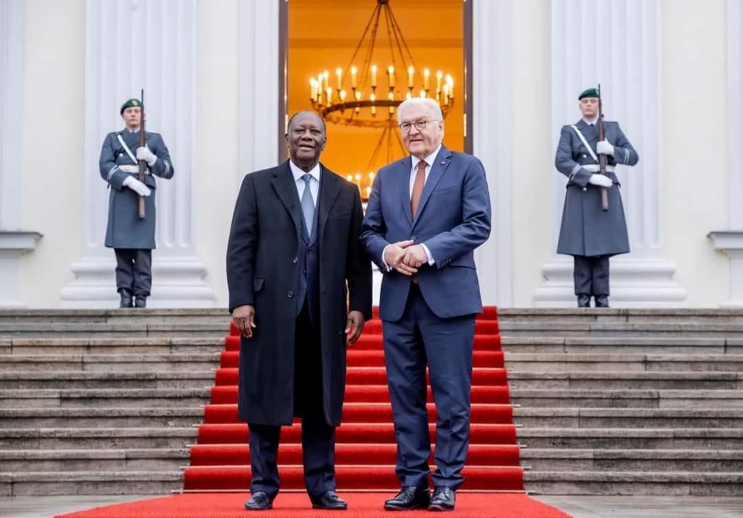 DiabyMo74822145's tweet photo. Le président @AOuattara_PRCI à regagné Abidjan ce soir après un séjour en Allemagne.  
Attirer les investisseurs économiques en Côte d'Ivoire était au menu des échanges. Le président a rassuré l'opinion publique sur le cadre de  sécurité favorable au affaires... https://t.co/ojCLhuq0tS