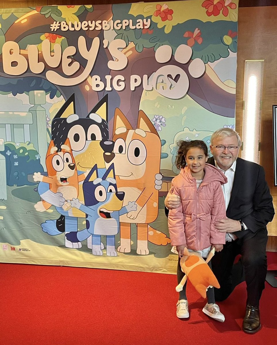 From Brissie to Washington DC. Bluey conquering the 🇺🇸 capital with sold out performances at the Kennedy Center. Joining me was my little friend Alara from the 🇦🇺 Embassy. Well done Bluey!