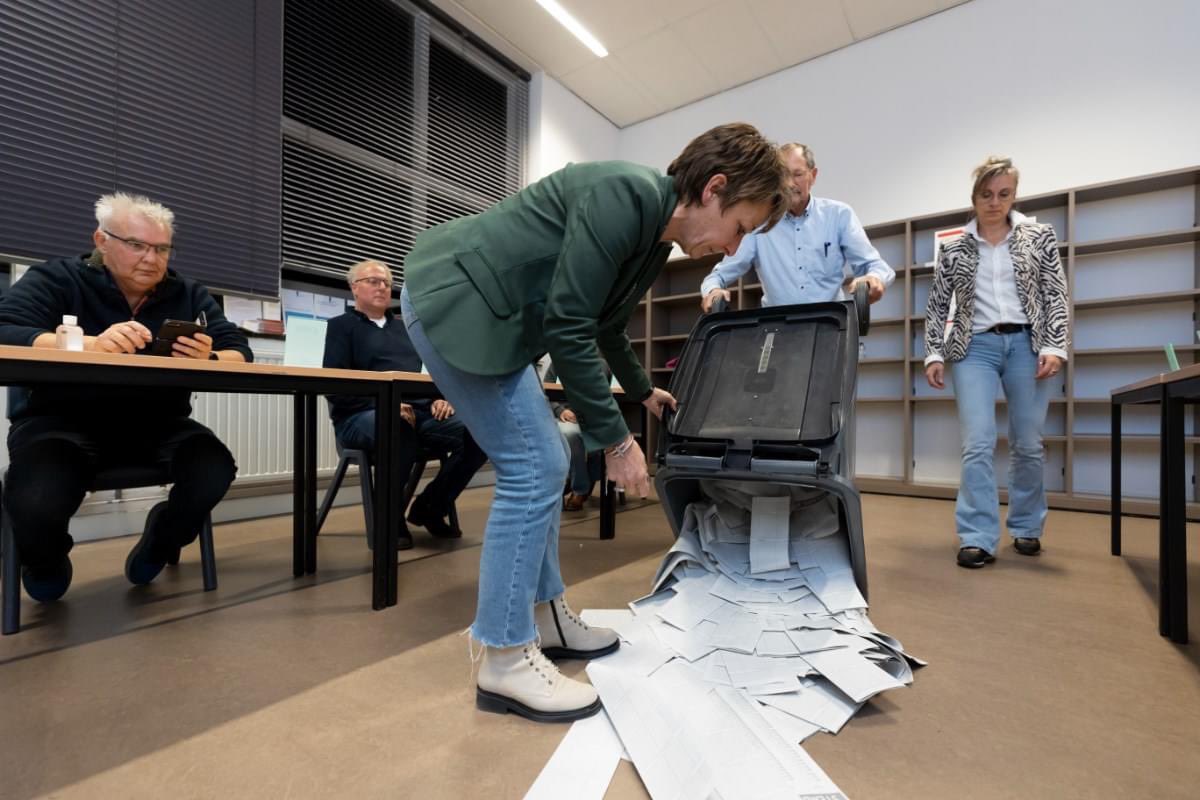 Het tellen in de stembureaus is begonnen. De kiezers in de gemeente Bunnik zijn massaal gaan stemmen. Opkomst is ruim 88%!