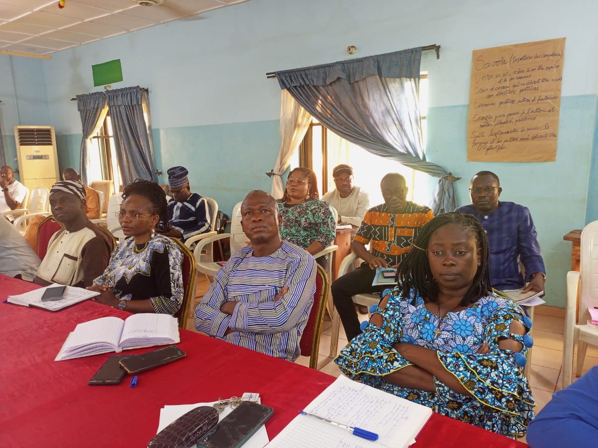 ArmpBenin's tweet photo. Sous la supervision de la conseillère de l'@ArmpBenin, #FrancineHOUANGNI, les Secrétaires Exécutifs et leurs collaborateurs des départements de l'#Atlantique et du #Littoral ont été formés, hier mardi 21 novembre 2023 à #Allada, sur les procédures de passation des marchés publics https://t.co/hM3mdQS2Wt
