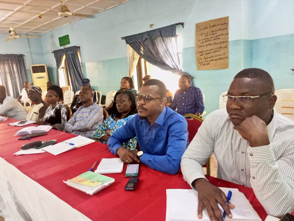 ArmpBenin's tweet photo. Sous la supervision de la conseillère de l'@ArmpBenin, #FrancineHOUANGNI, les Secrétaires Exécutifs et leurs collaborateurs des départements de l'#Atlantique et du #Littoral ont été formés, hier mardi 21 novembre 2023 à #Allada, sur les procédures de passation des marchés publics https://t.co/hM3mdQS2Wt