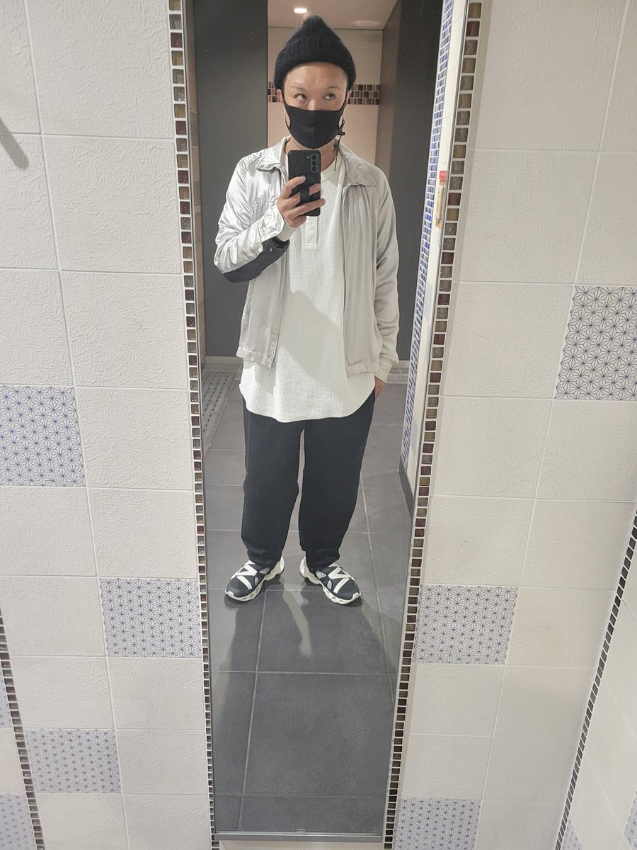 kusoyaro0812's tweet photo. 今日のクツ野郎
〜春の陽気にうかれまして。。。編〜
#ca4la #アルパカ #ku #kuusa #スカジャン #ヘンリーネック #uniqlo #mizuno #waveprophecy #waveprophecystrap #古着 #古着好きな人と繋がりたい #スニーカー好きな人と繋がりたい https://t.co/PtGkymCOhJ