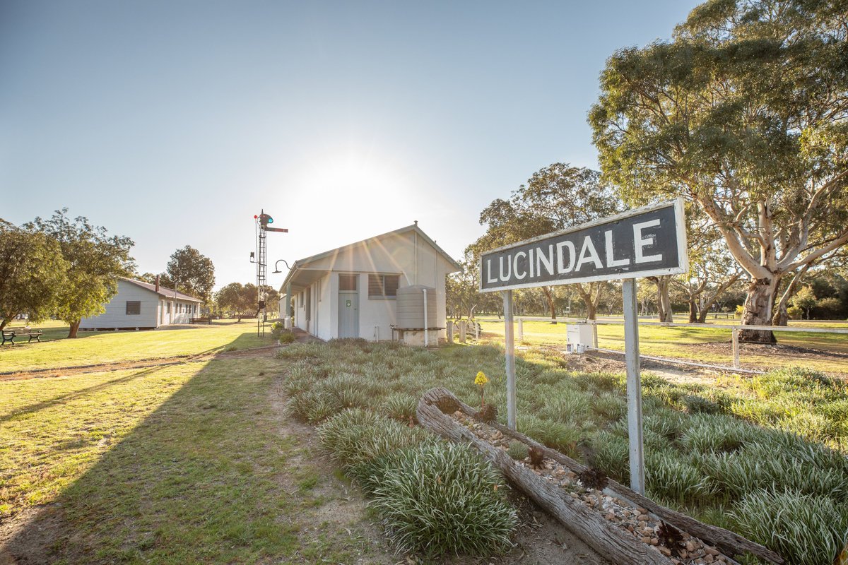 The Tennis SA State League All Stars are getting ready to hit the Limestone Coast this weekend!

Join us at Lucindale Country Club on Saturday 25 November to see Team Red 🔴 take on Team Blue 🔵 from 11:30 am.

Read more 👉 bit.ly/3YghfzK

#StateLeagueAllStars
