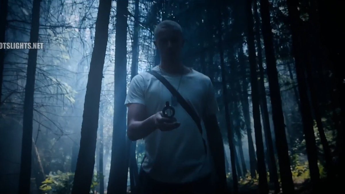 westsidesorry's tweet photo. // tbosas spoiler //
.
.
.
.
.
let's talk about how coriolanus leaving his mother's/lucy gray's scarf but checking his father's compass in the woods symbolizes him leaving the goodness he had in him and fully embracing his father's anger https://t.co/8NRKefE3hr