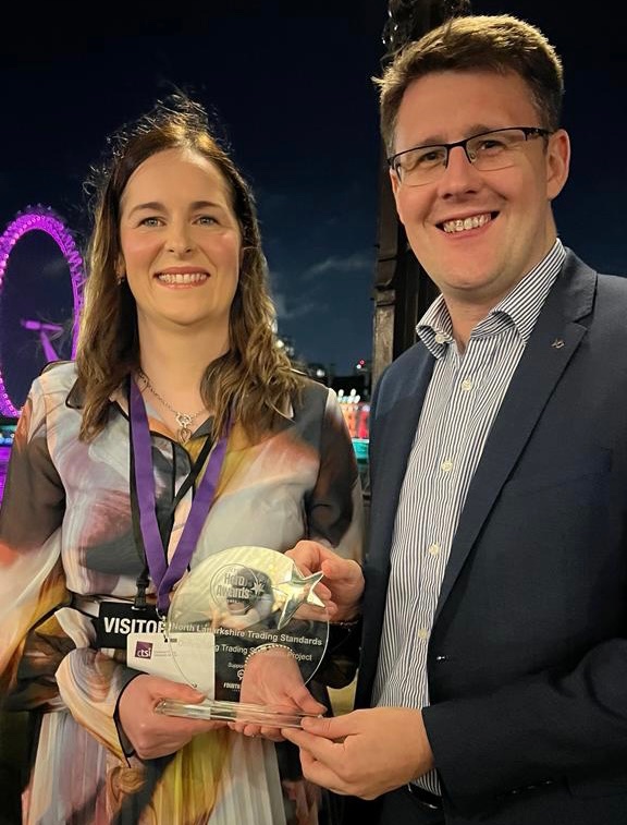 🏆 Great to welcome my #Garrowhill constituent, Michelle, back to Parliament for tonight’s <a href="/CTSI_UK/">Chartered Trading Standards Institute (CTSI)</a> awards ceremony. So pleased to see <a href="/nlcpeople/">NorthLanCouncil</a>‘s hard work and collaboration with <a href="/PoliceScotland/">Police Scotland</a> recognised.