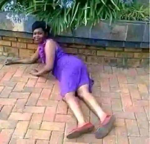 Dreams_zw's tweet photo. @Getto_superstar #ZIMMAL
Malawi's "touchline prostitutes" 😂 https://t.co/5bm4IKHvW5