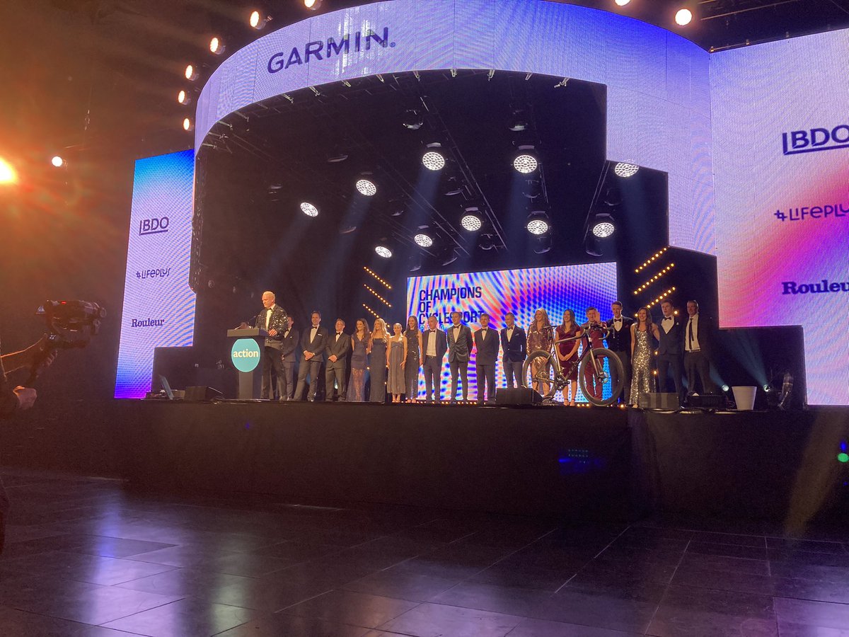 What a night we’re having at our #ChampsDinner23! Thanks to our sponsors <a href="/GarminUK/">Garmin</a>, <a href="/bdoaccountant/">BDO UK</a> and <a href="/lifepluscorp/">Lifeplus</a> 💛 and of course to these amazing champions 💛
