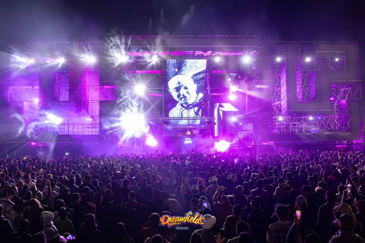 Dreamfields_mx's tweet photo. ¡GRACIAS POR LA MAGIA! 💫
¡La evolución del amor fue un viaje increíble! ♥️
#DreamfieldsMexico #ElectronicMusic #MusicFestival #EvolutionOfLove #Guadalajara #Mexico #MusicIsLife https://t.co/KHs5w4J3IL