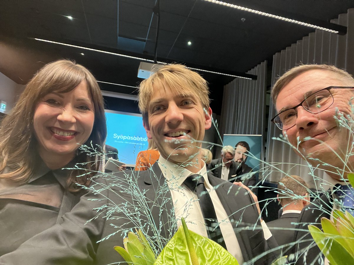 What a privilege to be in this trio tonight with Katriina Jalkanen and Lauri @AaltonenLab! Thank you @Syopasaatio and all the donors for supporting #CancerResearch!