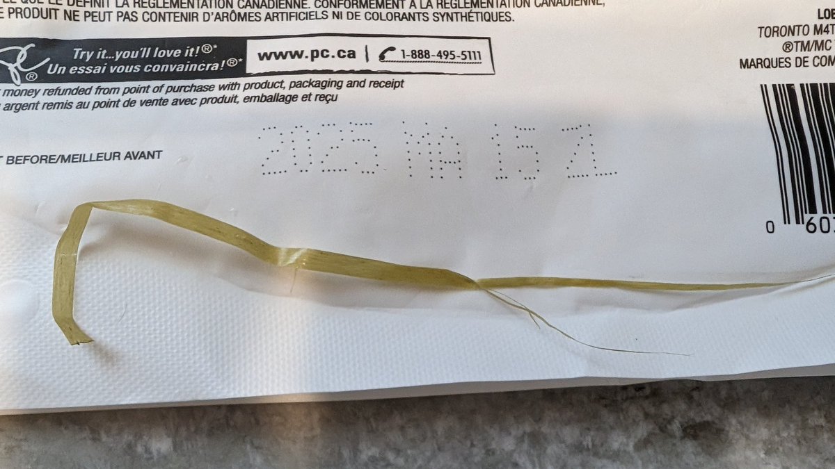 adamsooley's tweet image. Hey @LoblawsON  just pulled this piece of plastic out from mixed into these peppers and onion blend.  #presidentschoice