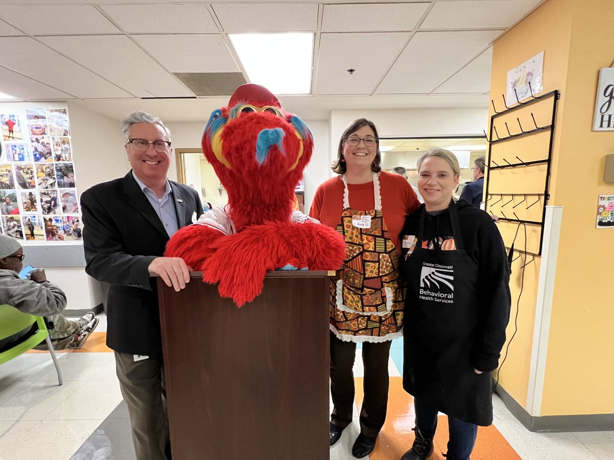 GCBHS's tweet image. #GCBHS was thrilled to bring back our annual Thanksgiving lunch today for the first time since 2019. Thank you to our partners at @IKRONcorp, and the #QueenCityClubhouse, as well as @FrischsBigBoy, @klostermanbread, the Cincinnati @Reds, and Gapper! #LIFEchanging