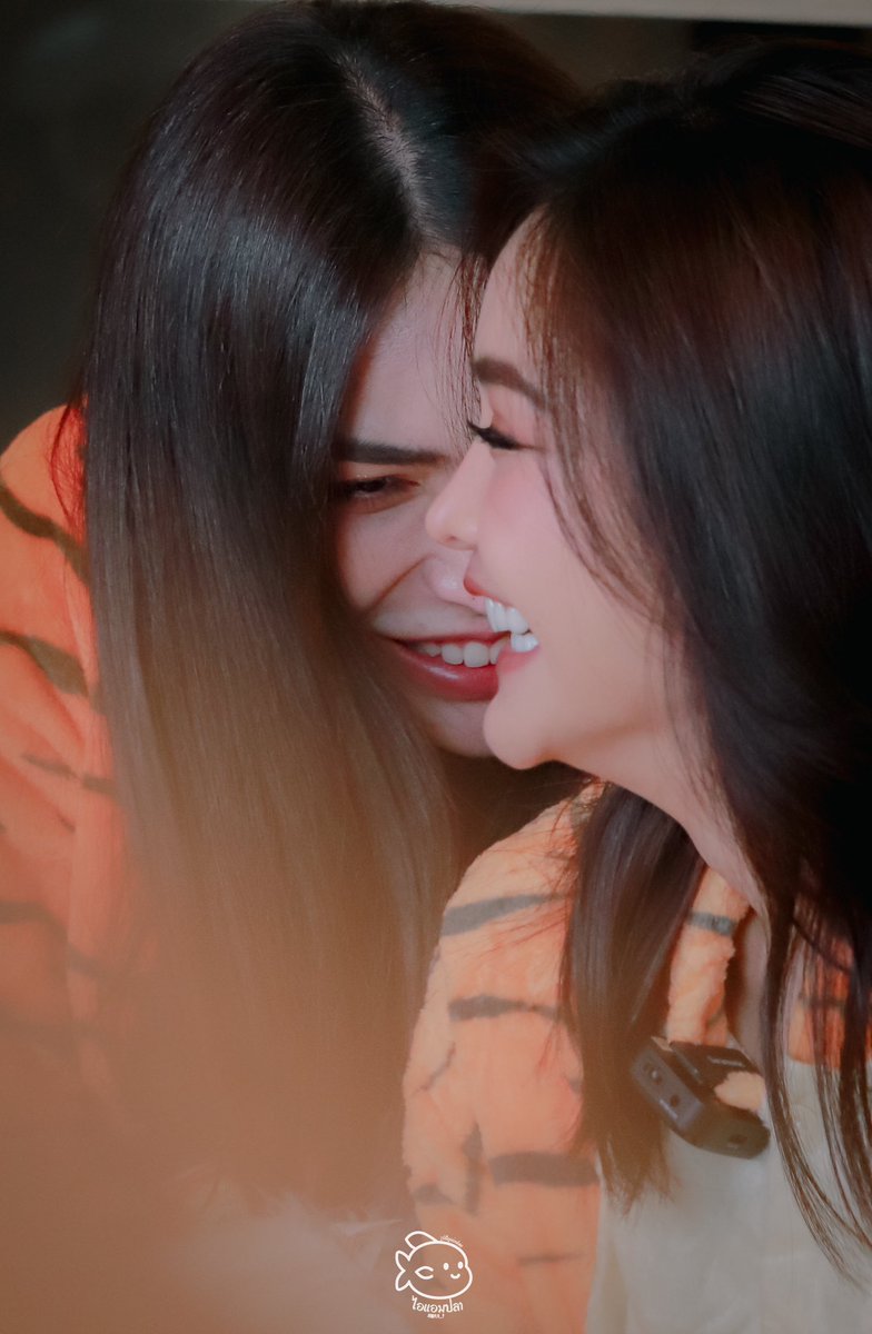Genteee pelo amor de Deus não surta pois eu já tô surtando!!... Eu tô esperando sabe quanto tempo pra essa viagem que englot vai fazer juntas e sozinhas pra agora me dizerem que acabou parem! e os mimos desse mês quantos mimos de englot tivemos 😭😮‍💨 não estragam esse natal