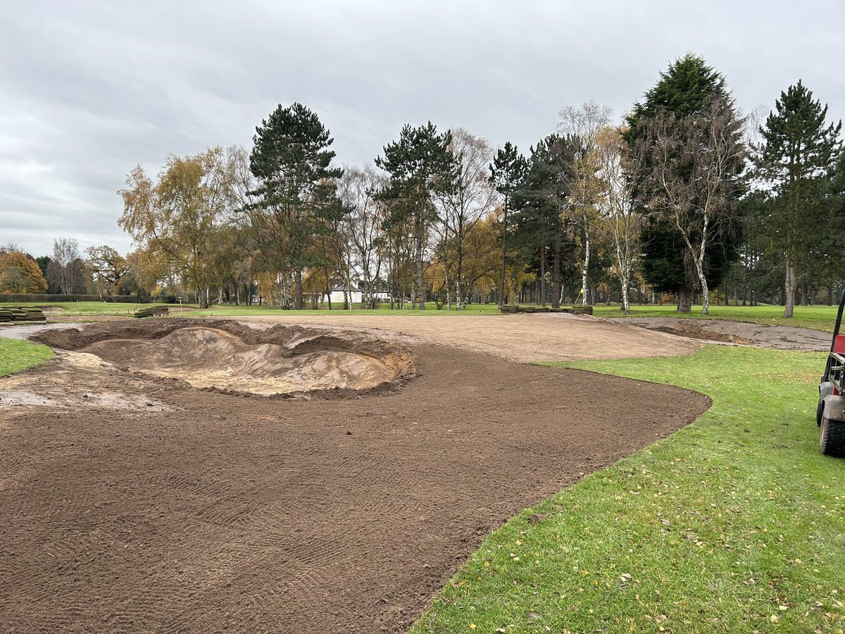 lincolngc's tweet photo. Works have progressed to the 5th hole this week. Initial outlines of all new bunkers and run offs completed with the front section of the 5th green also being stripped for alterations to the surface. Big effort from the team 👏🏻

 @LakelandE @creative_golf @Fineturf ⛳️ https://t.co/w8nWJm5Kik