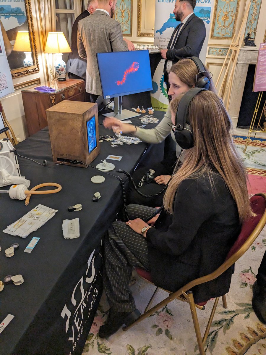 TonahN's tweet image. Whole team were great, as usual. #onehealthfair @UKMissionEU @LSTMvector