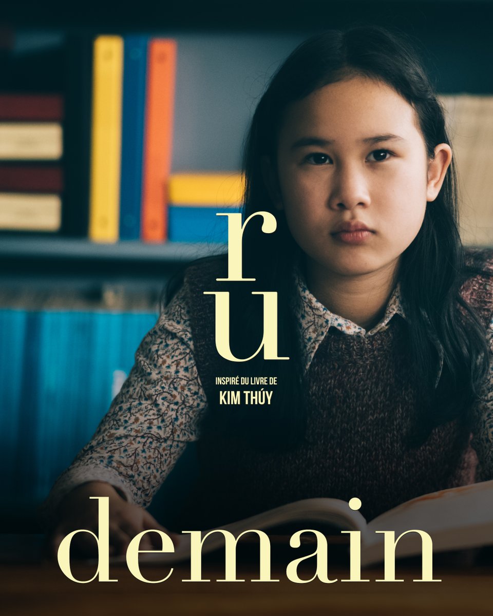 Demain, Tinh et sa famille arrivent au Québec et le film RU arrive dans une salle près de chez vous! 📍 #rufilm, inspiré du livre et de l’histoire de Kim Thúy, dès demain partout au Québec. @Andre_Dupuy @PatrickRoyViva @mhelenelamarche @XavierTrudel @karinevanasse @Chantal_Thuy