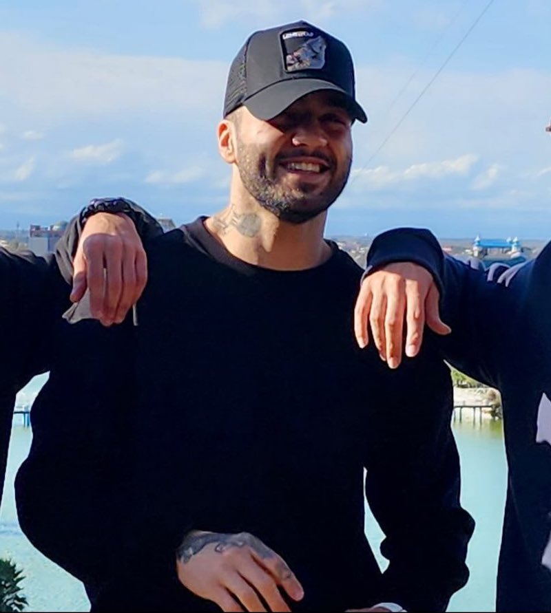 سخنی از توماج : 
"یادمون باشِ قراره طول بکشه
قراره طاقت فرسا باشِه
و یادمون باشِه ما ساخته شدیم برای مقاومت
برای دوام آوردن
برای ادامــــه دادن
انسان بدون آزادی هیچی نیست" 
#توماج_صالحی
#IRGCterrorists