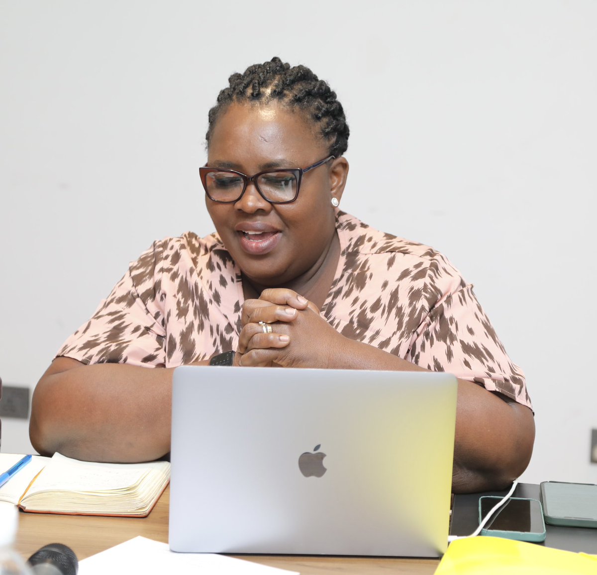 WANEP_Regional's tweet photo. 1/2 Earlier today, #WANEP held a consultative meeting with its #EMAM regional implementing partners (IPs), specifically ECOWAS, ECONEC, &amp; UNOWAS. The hybrid event, also attended by an 🇪🇺 Rep., focused on:
➡️Presenting #EMAM 2023-2026 &amp; facilitating better project ownership, https://t.co/xhsWfB80ok