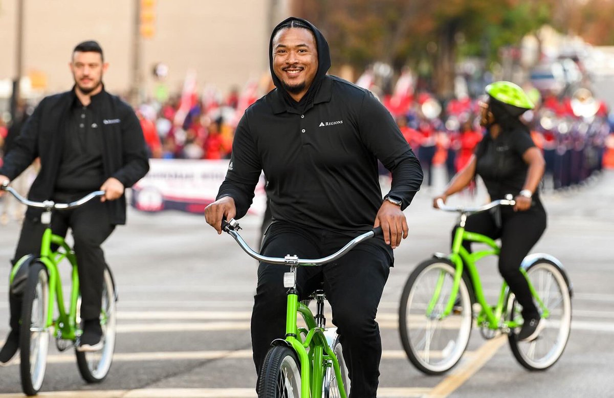 Classic Fans, it is National Go for a Ride Day! 🚲 There is no better ride than the iconic Regions Green Bike! #MagicOfTheClassic #MCCisMe